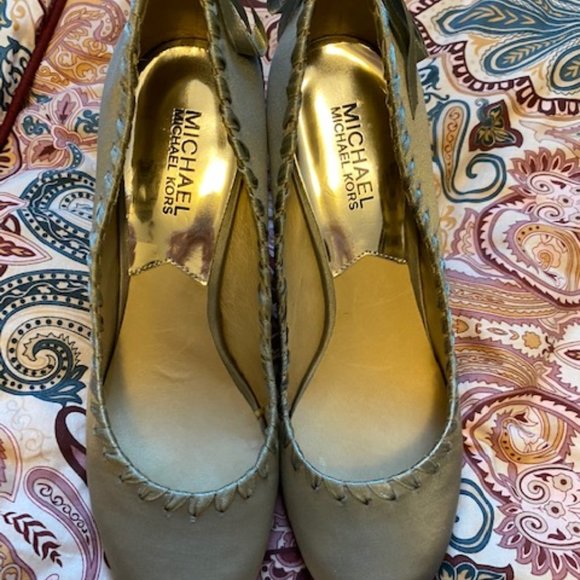 Glam Silver Satin Michal Kor Pumps - Picture 6 of 8